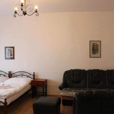 Hotel Cerny Kun Louny Ngoại thất bức ảnh
