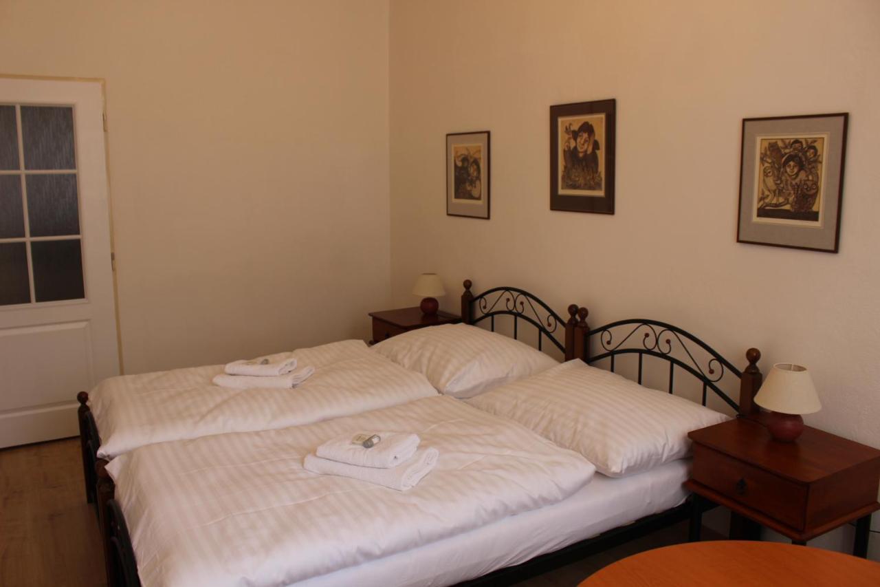 Hotel Cerny Kun Louny Ngoại thất bức ảnh