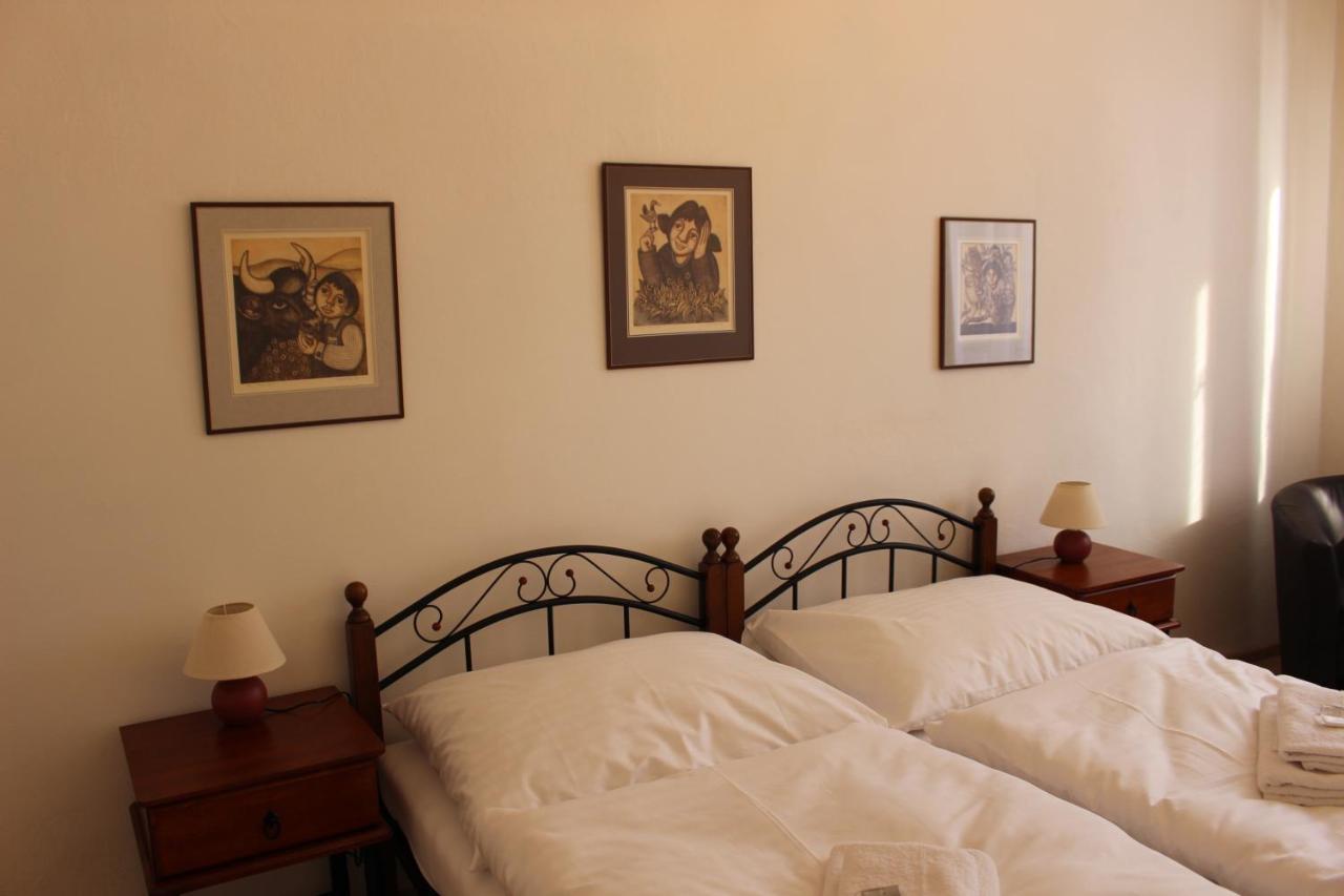 Hotel Cerny Kun Louny Ngoại thất bức ảnh