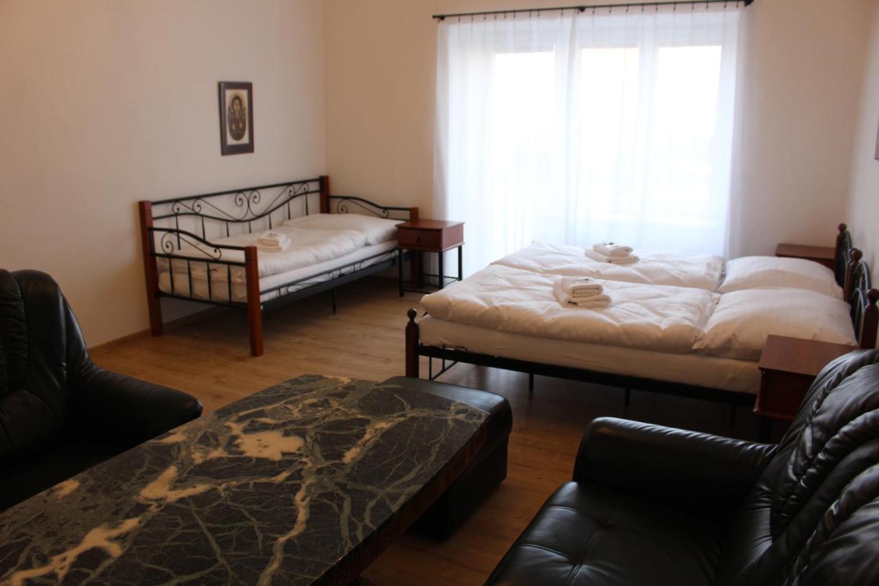 Hotel Cerny Kun Louny Ngoại thất bức ảnh