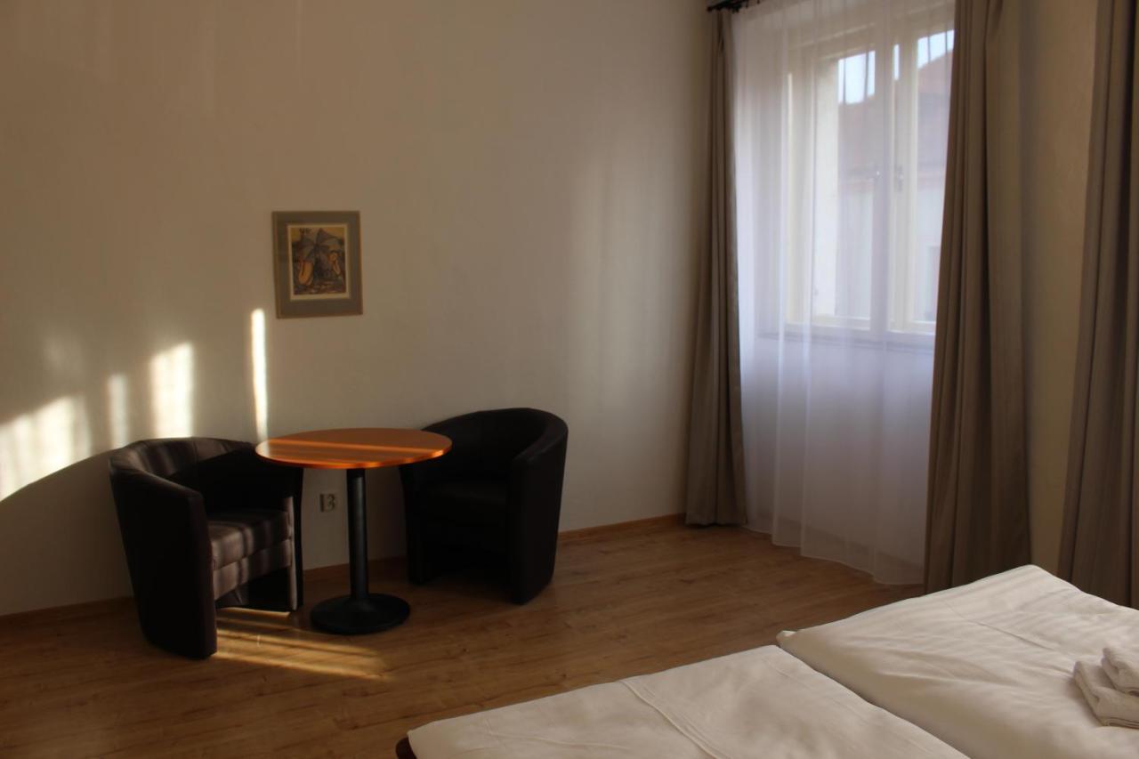 Hotel Cerny Kun Louny Ngoại thất bức ảnh