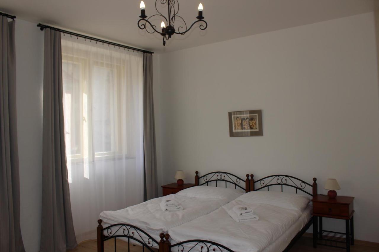 Hotel Cerny Kun Louny Ngoại thất bức ảnh