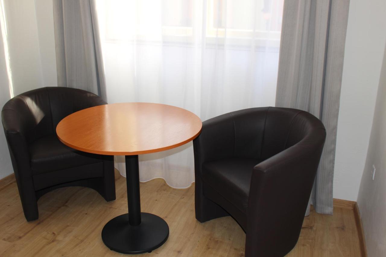 Hotel Cerny Kun Louny Ngoại thất bức ảnh