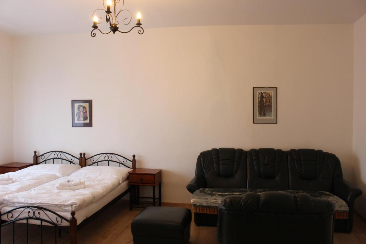 Hotel Cerny Kun Louny Ngoại thất bức ảnh