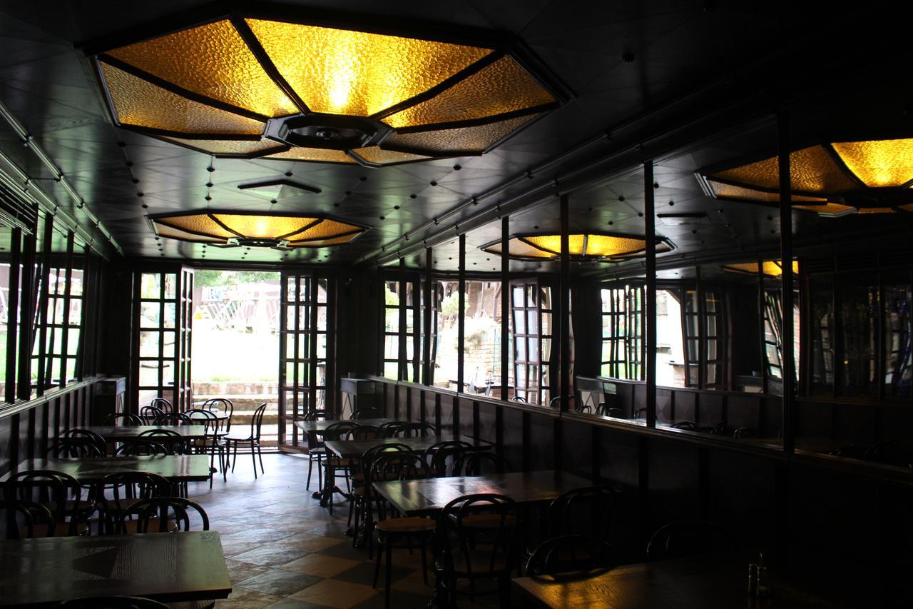 Hotel Cerny Kun Louny Ngoại thất bức ảnh