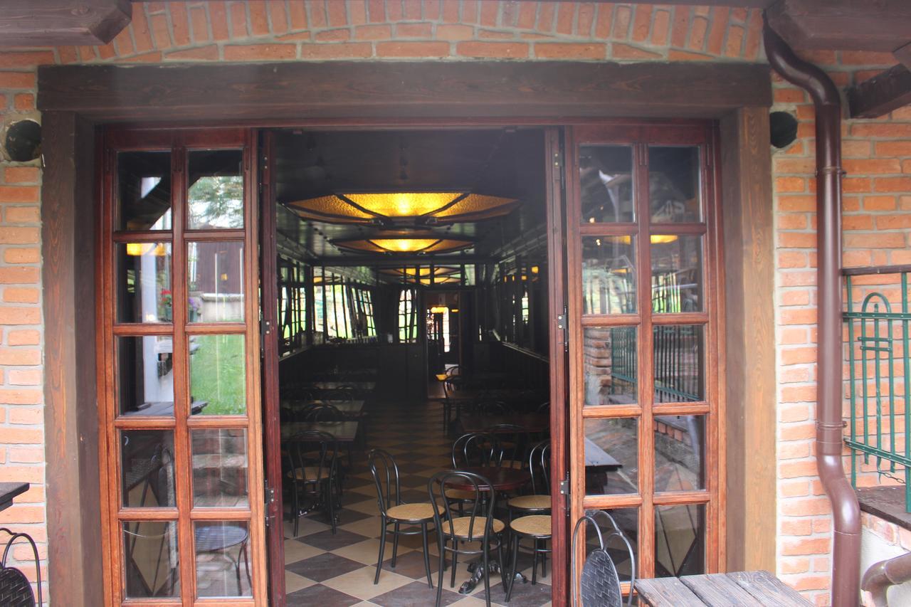 Hotel Cerny Kun Louny Ngoại thất bức ảnh