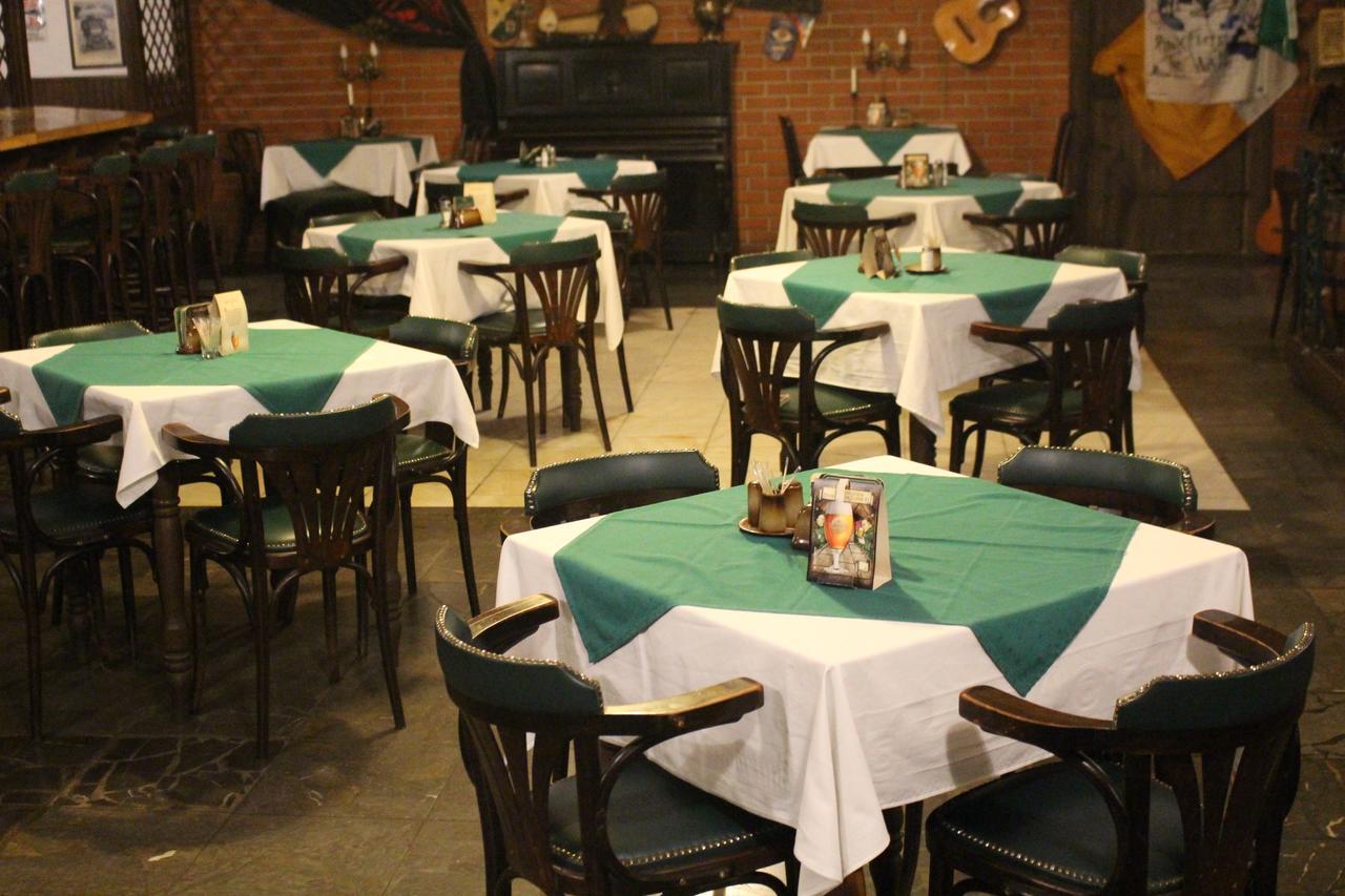 Hotel Cerny Kun Louny Ngoại thất bức ảnh