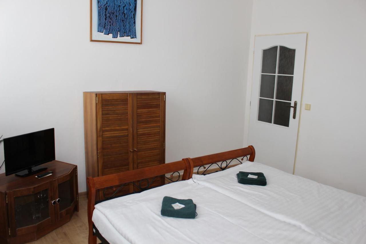 Hotel Cerny Kun Louny Ngoại thất bức ảnh