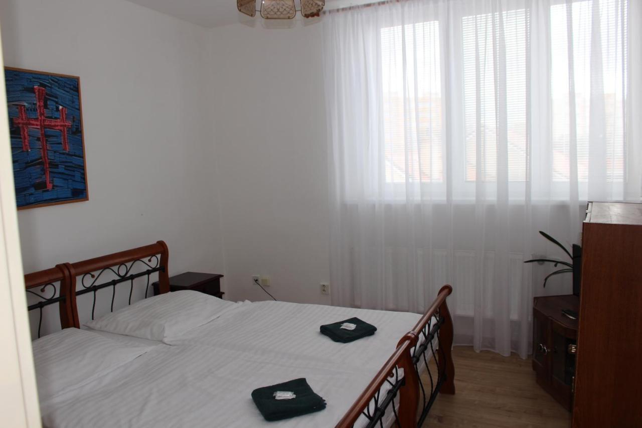 Hotel Cerny Kun Louny Ngoại thất bức ảnh