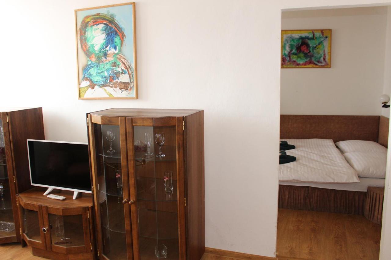 Hotel Cerny Kun Louny Ngoại thất bức ảnh